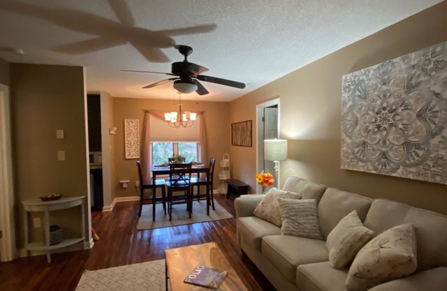 Sweet Spot-5 star 2nd floor condo/downtown/walk to Main st Blowing Rock/ski App
