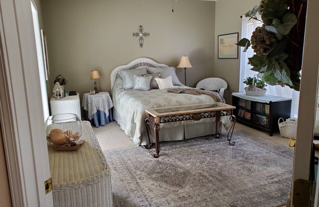 Sweet Studio En Suite Available