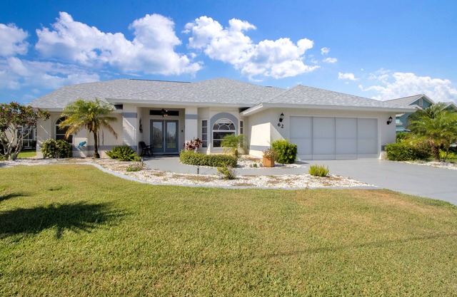 Sweet T Villa! Private heated pool! Beaches, golf courses and amenities!