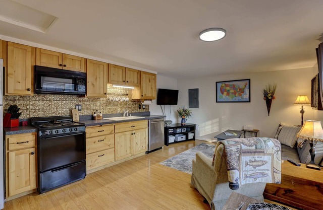 Sweet Wyoming Suite, Centrally located Stay + Wifi