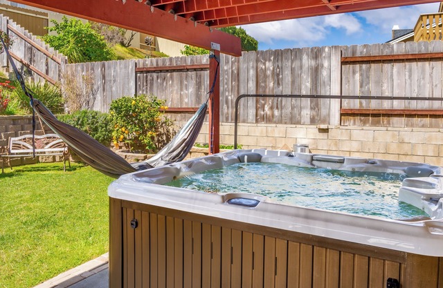 Sweetwater by AvantStay | Yard w/ Hottub & Firepit