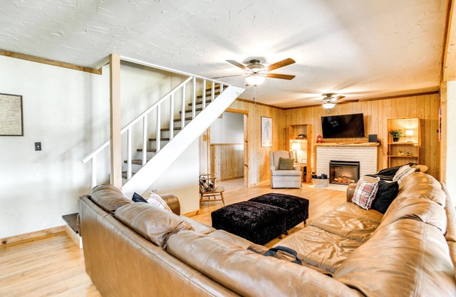 Sweetwater Lake House w/ Covered Patio!