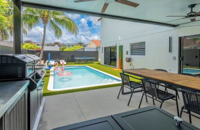 Swim, Sip & Stay-Your private POOL Gateway!Midway to Key Largo and Miami Beach.