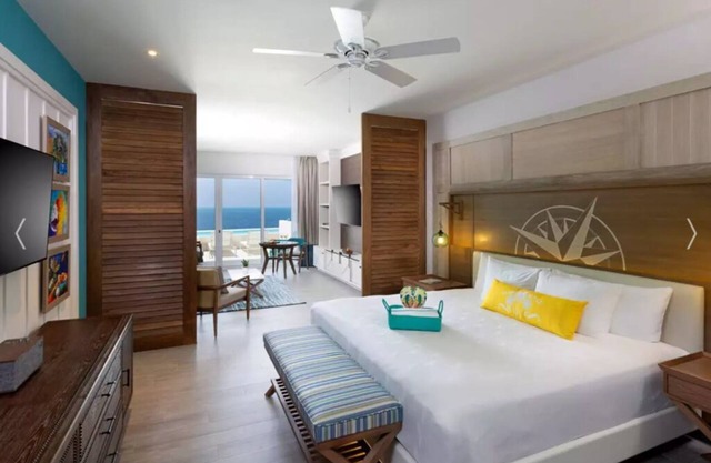 Swim-Up Suite/Infinity Pool/Private Terrace/Caribbean Sea Views ; Adults-Only
