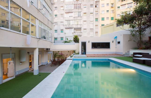 Swimmingpool und Gartenwohnung