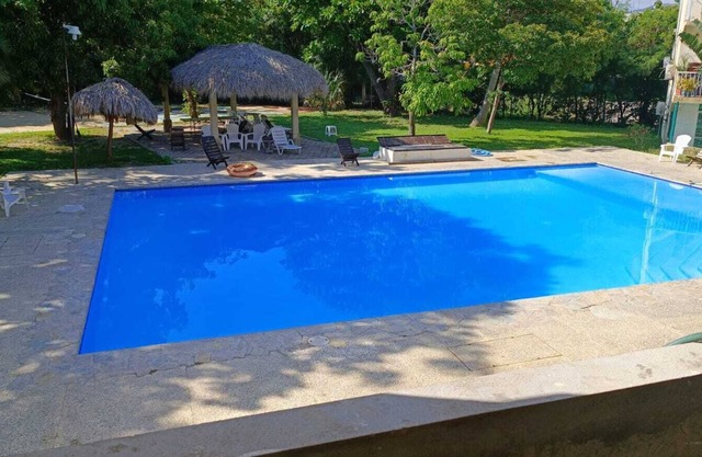 Swimming pool and walkable to downtown and Chahue beach