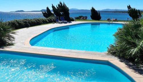Swimming pool & Beach access Residence
