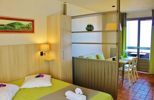 50m from shops, swimming pool, sauna, terrace, balcony, tv, 52m², Thollon les Mémises