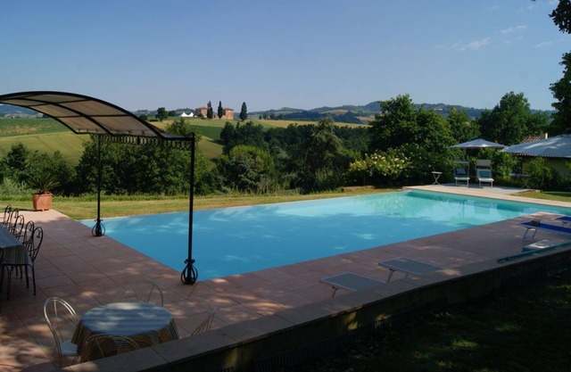 Schwimmbad, Wellness und Entspannung in den Hügeln von Bologna