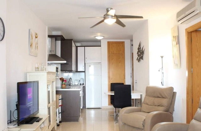 Swimming pools, gym, library and golf course. Wifi in common areas. Heated swimming pool.