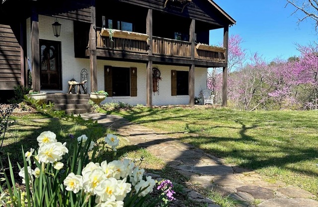 Swiss Chalet/Raving Reviews/26 acres/3 mi. to TIEC