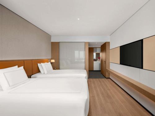 Swissotel Beijing Hong Kong Macau Center - 1 min to subway