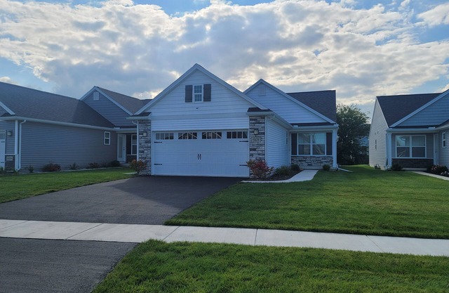 Sylvania Condo with walking access to Pacesetter Park and Quarry Ridge Trail