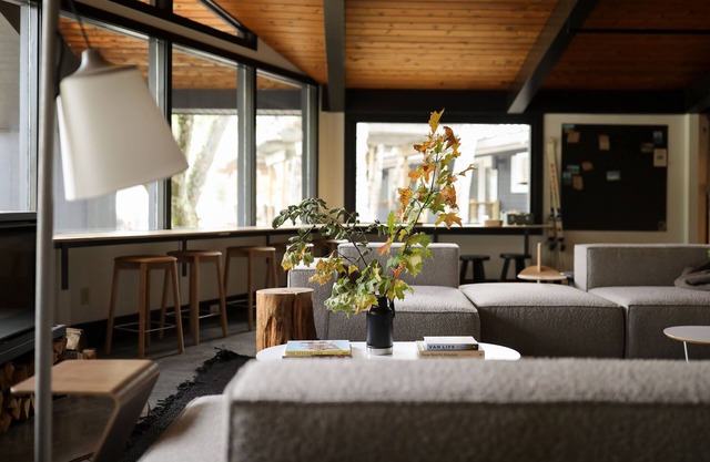 Tälta Lodge, A Bluebird by Lark