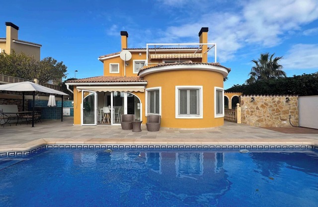 T-0624 Fantastische Villa mit privatem Pool und Garten