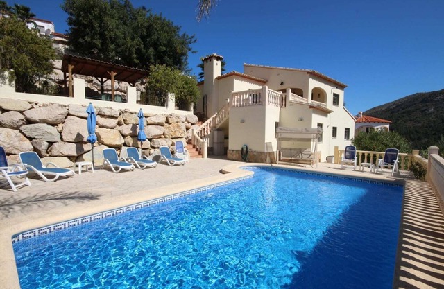 T-0821 Villa Nina mit 3 Schlafzimmer in Pedreguer