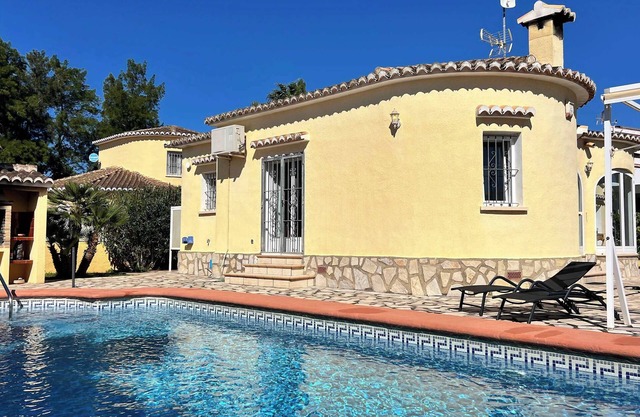 T-4711 Villa mit Privatpool, 600 Meter vom Meer