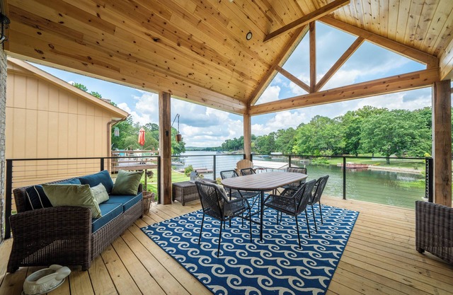T-bird Lakefront Luxury | New Home | Sleeps 16