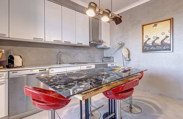 T0+1 APARTMENT WITH STUNNING VIEWS OVER THE NEIGHBORHOOD OF ALVALADE