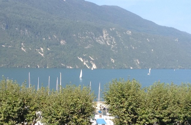 T2 lake view and large port Aix les Bains renovated standing large balcony WIFI