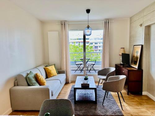 T3 balcon parking clim 3mn pied metro 8 et T3