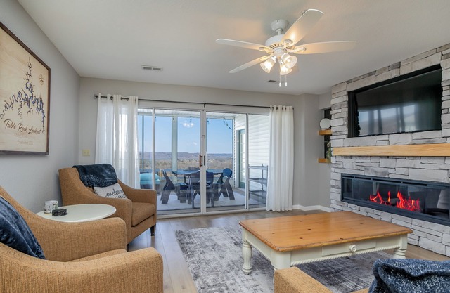 Table Rock Lookout, a cozy condo with resort style amenities. 12 miles to SDC!