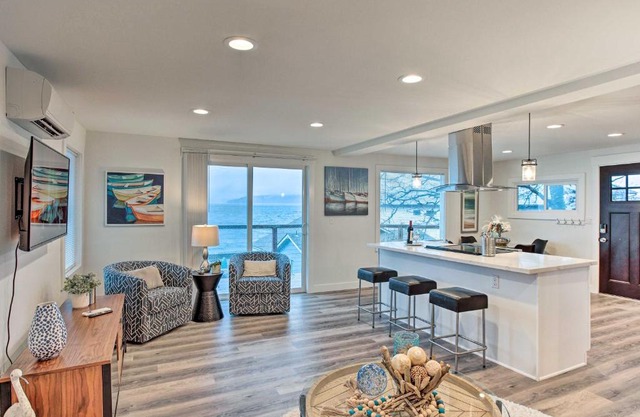 Tacoma Dash Point Beach Cabin with Balcony!