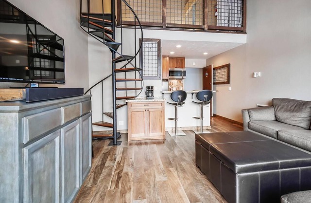 Loft-Studio in der Tahoe Donner Lodge, kürzlich renoviert. Zugang zum Wandern, Radfahren, Schwimmen, Golfen und vielem mehr!