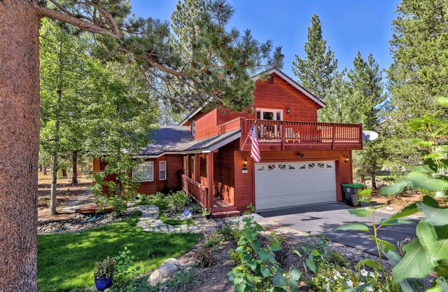 Tahoe Pines Retreat-Perfect for ski getaways, summer retreats, & extended stays!