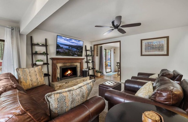 Tahoe Retreat | Yard, BBQ & Hot Tub | Sleeps 6