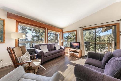 Tahoe Vista Retreat with Lake View Walk to beach