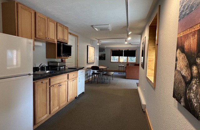 Tahquamenon Suites Lodging