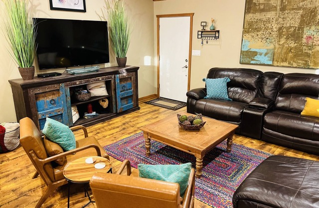 Tailwaters Trout and Lake Retreat! Inviting home minutes to River and Lake!