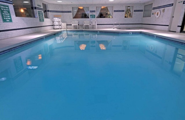 Take An Amazing Vacation! FREE Parking and Indoor Pool, Near Boise Art Museum!