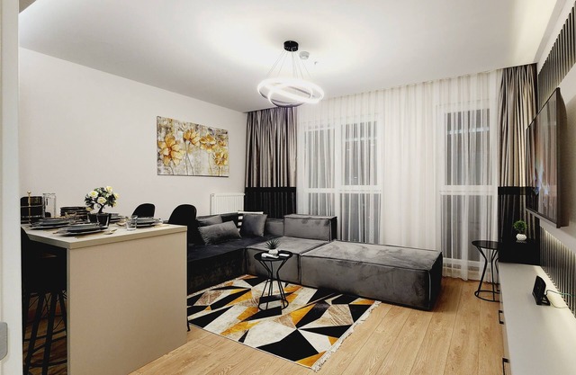 TAKSİM METROSU VE SAFİR AVM YE 10 DAKİKA MESAFEDE 12. KAT, 4 KİŞİLİK LÜKS 2+1
