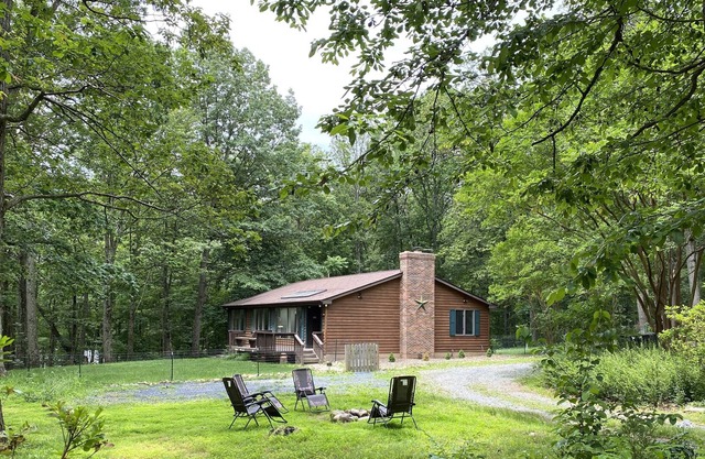 Tall Oaks Cabin, umgeben von Weingütern und Brauereien