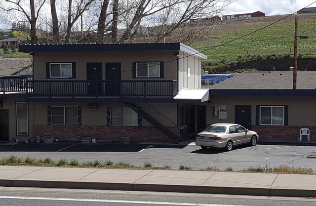 Tall Winds Motel