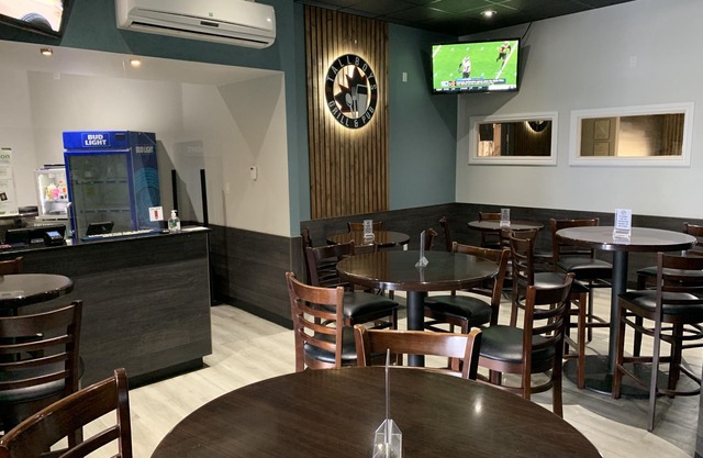 TaLLboys Grill & Pub Motel