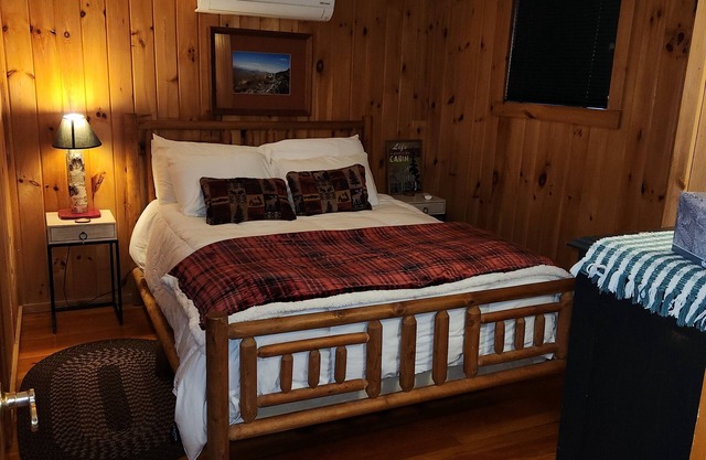 Tamarac Cabin Waterfront For Two