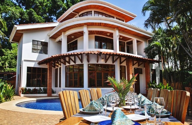 Tamarindo Grand Villa. Oasis at walking distance to Tamarindo Beach!