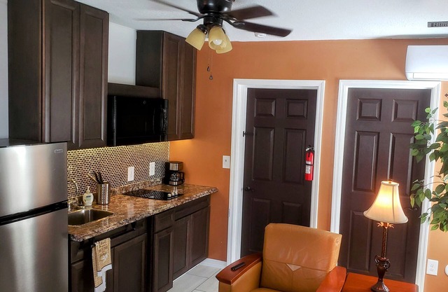 TAMPA SUITE 4 Minutes from SEMINOLE HARD ROCK CASINO