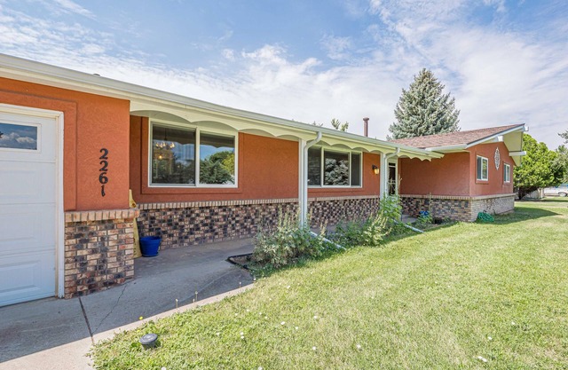 Tanglewood: Spacious Yard & Pet-Friendly Retreat!
