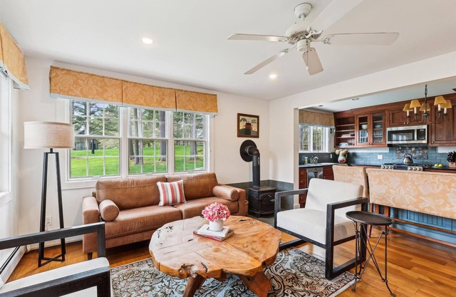 Tansy Hill Farm Guest House: 1br+ with deck & pond