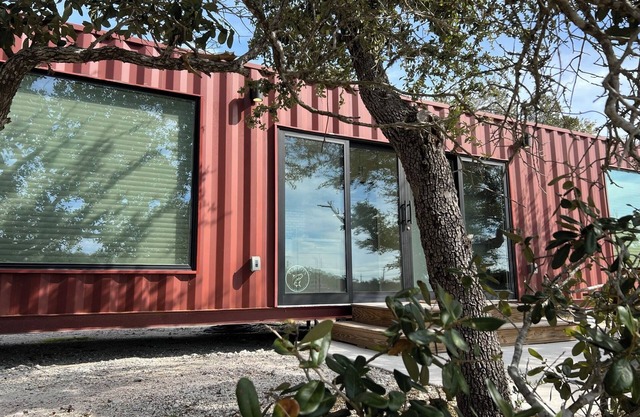 Tarpon Container Home - Fish Camp Rockport