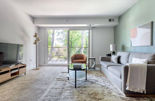 Tasteful Menlo Park 1BR w/ Gym & Pool, nr Shops, by Blueground