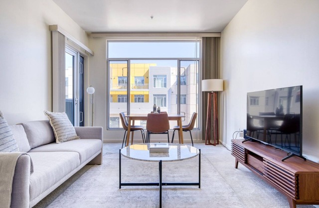 Tasteful Palo Alto 2BR w/ W/D, Pool & Spa, near 280 & 101, by Blueground