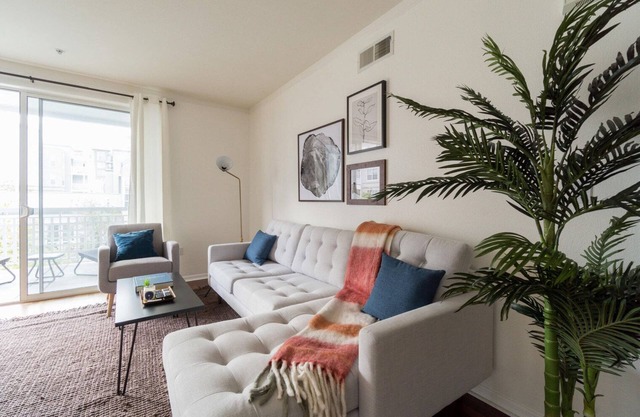 Tasteful Santa Clara 2BR w/ Balcony, nr Mall & Eateries, by Blueground