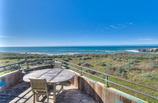 Tastefully appointed ocean front home with dramatic ocean views