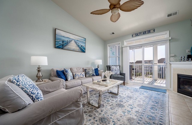 Tastefully decorated for a relaxing vacation! Waterfront, FREE Linen/Towel pkg