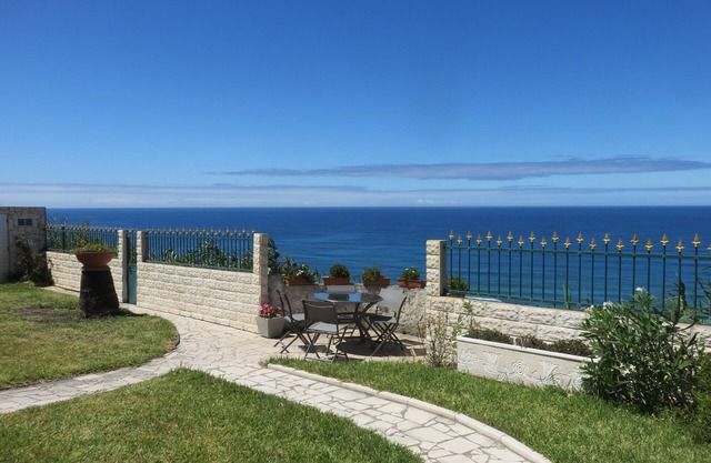 geschmackvoll eingerichtetes Appartement mit einmaligen Blick auf den Atlantik.